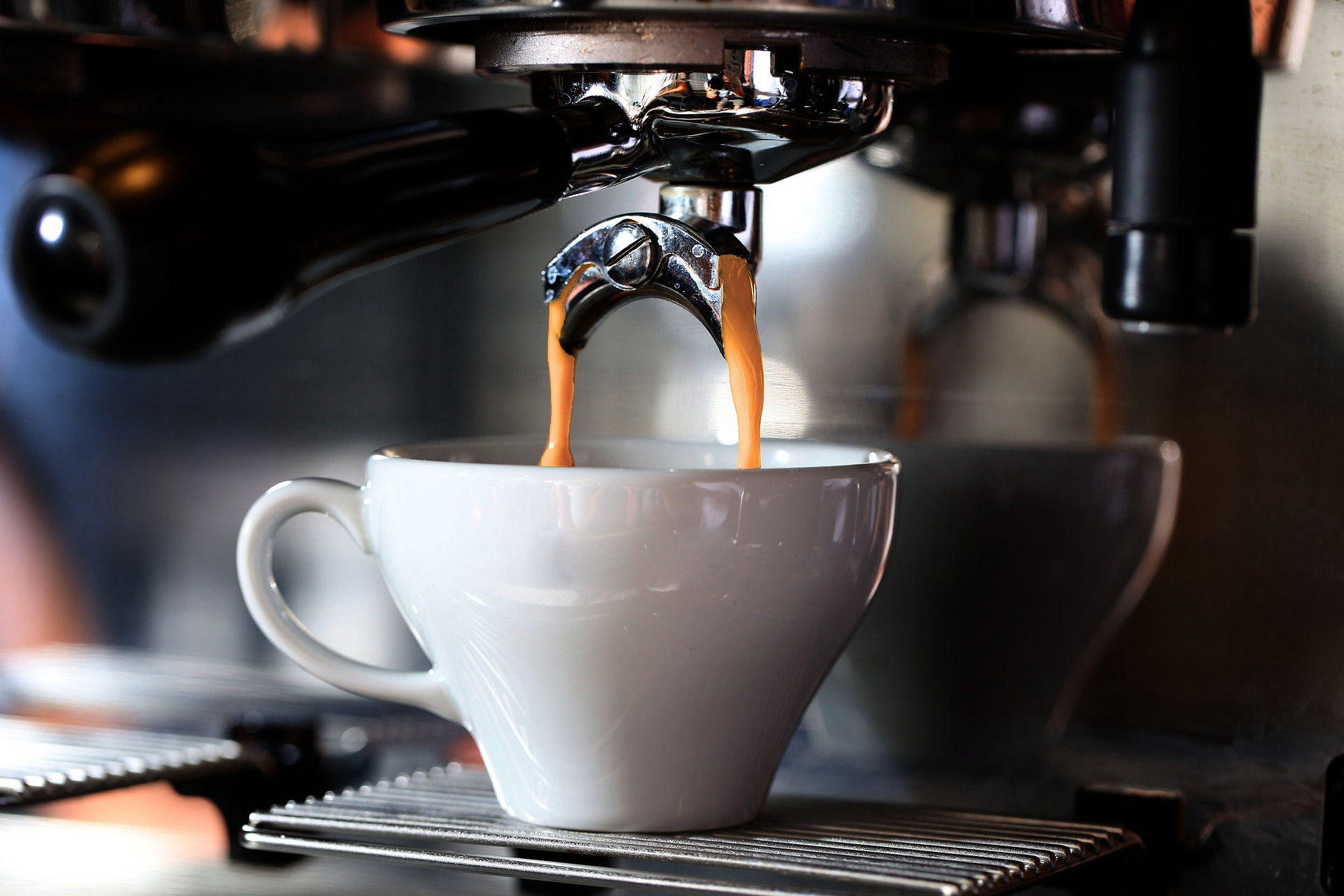 Espresso bei Mirko am Brunnen